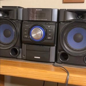 Sony Mini Hi-Fi Component System MCH-EC709iP